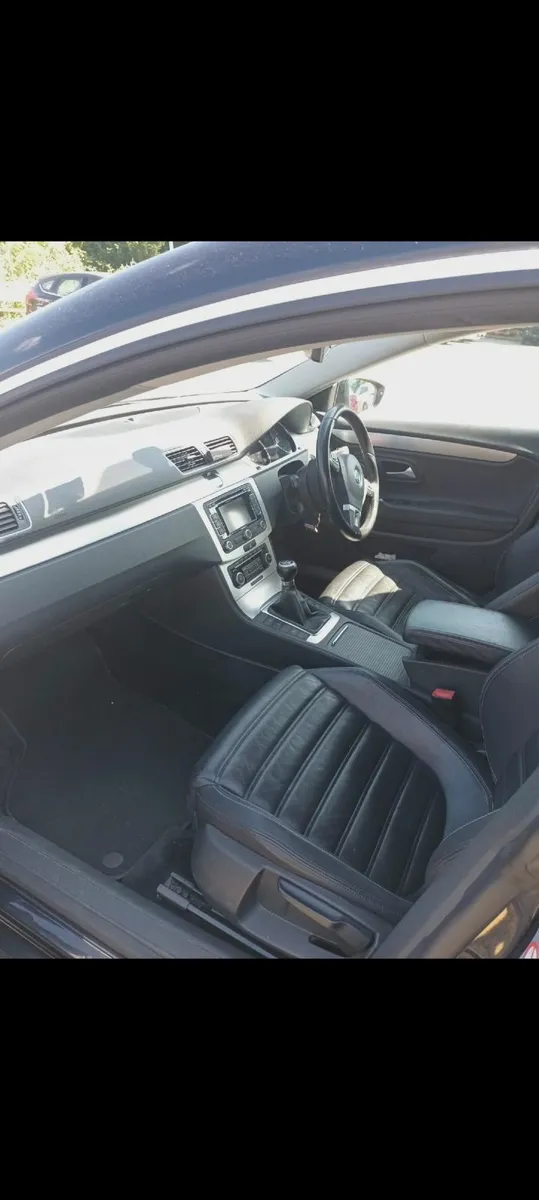 Volkswagen Passat 2012 - Image 2