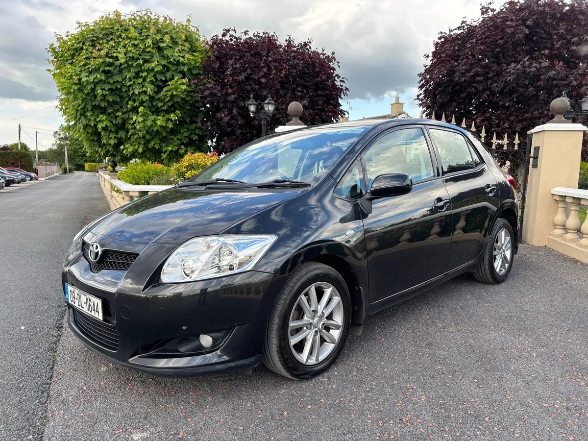2009 Toyota Auris 1.3L LOW MILES - Image 2