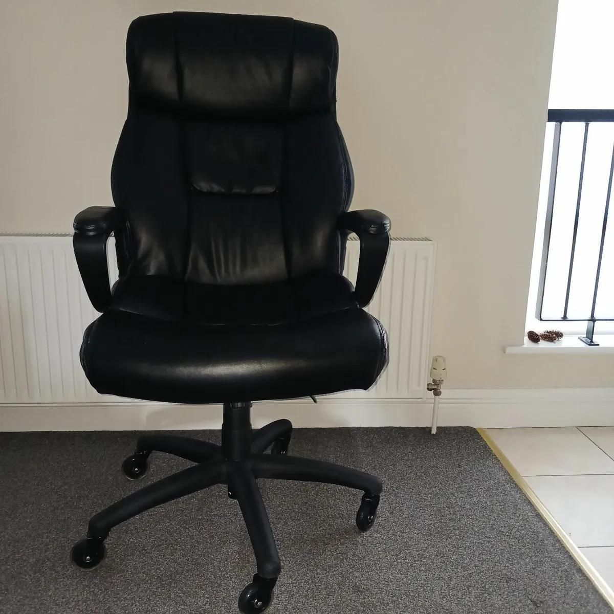Executive office swivel chair - Image 1