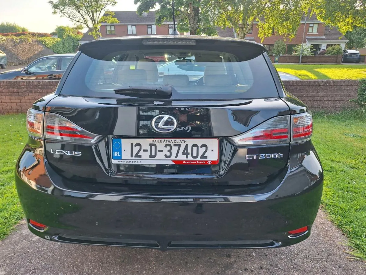 Lexus ct200h - Image 2