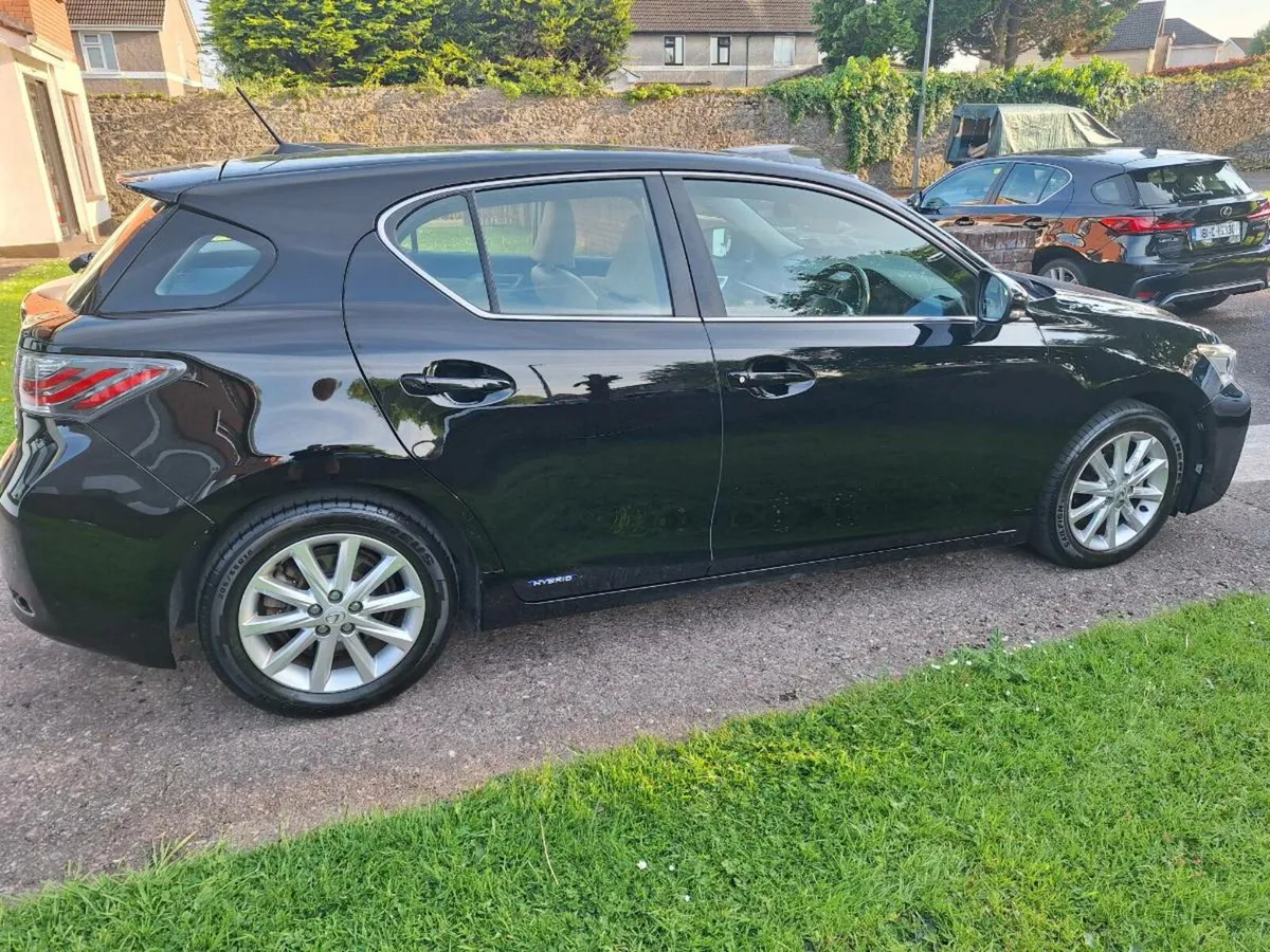 Lexus ct200h - Image 4