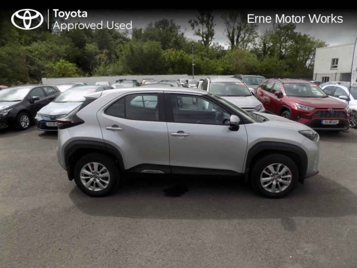 Toyota Yaris Cross YARIS Cross 1.5 HYBRID LUNA - Image 3