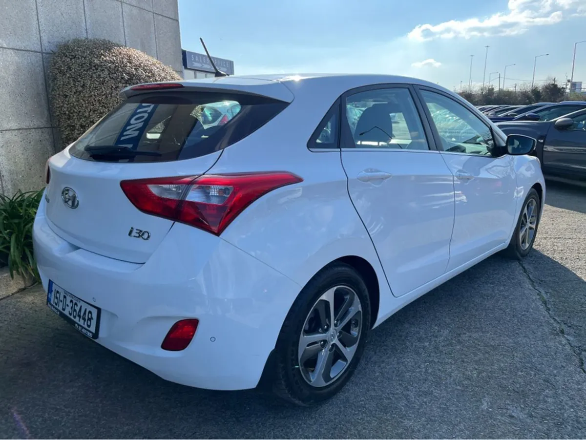 Hyundai i30 Deluxe 1.6 Diesel //low Miles// - Image 4