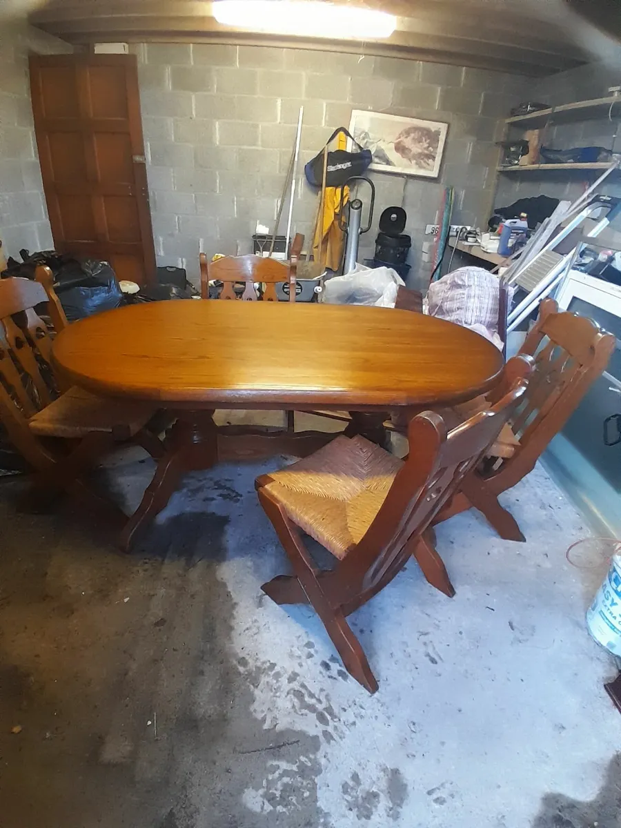Table & chairs - Image 1