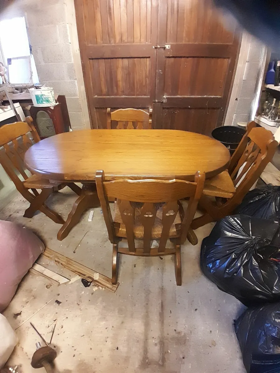 Table & chairs - Image 2
