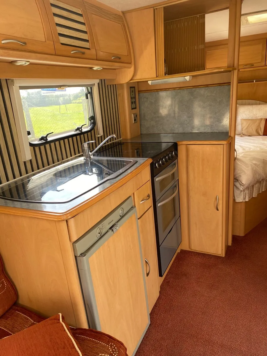 Stunning 4/5 berth caravan - Image 1