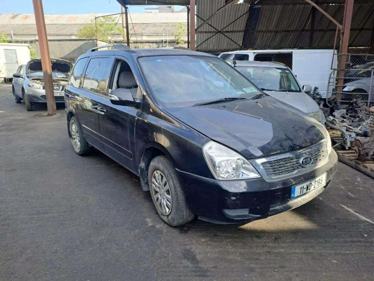 2011 Kia Sedona 2.2 dsl Breaking for parts - Image 2