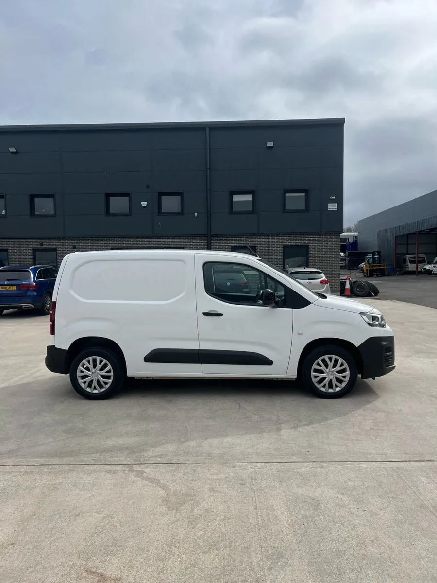 2022 Citroen Berlingo 1.5 enterprise - Image 4