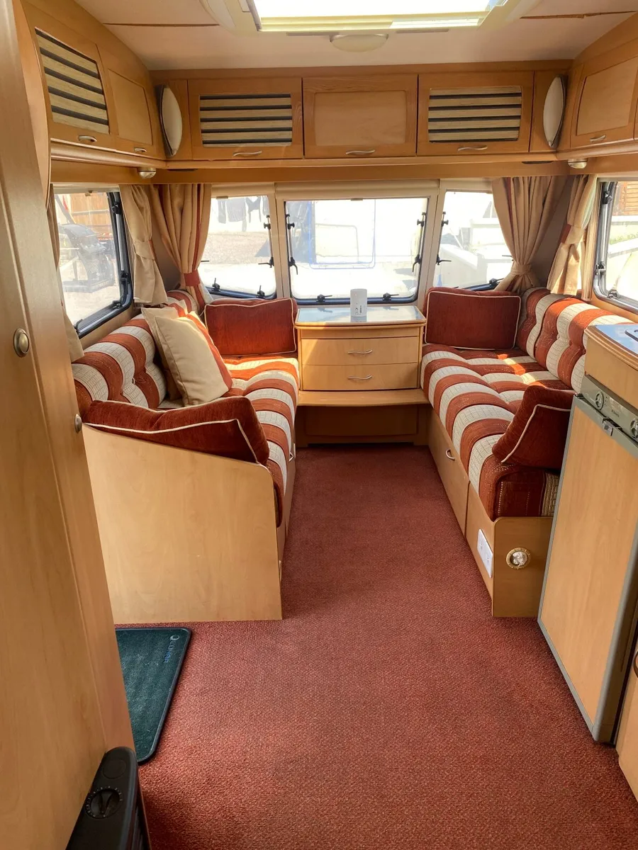 Stunning 4/5 berth caravan - Image 2