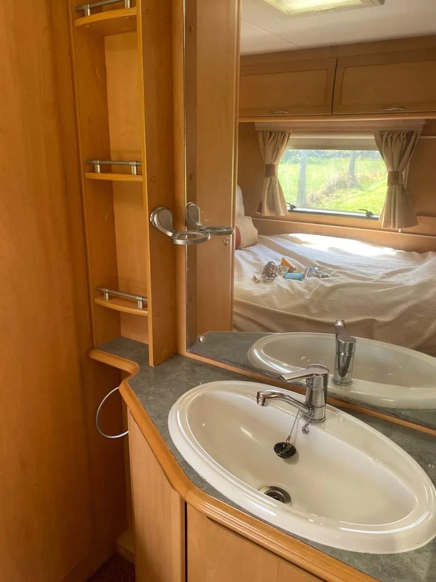 Stunning 4/5 berth caravan - Image 4