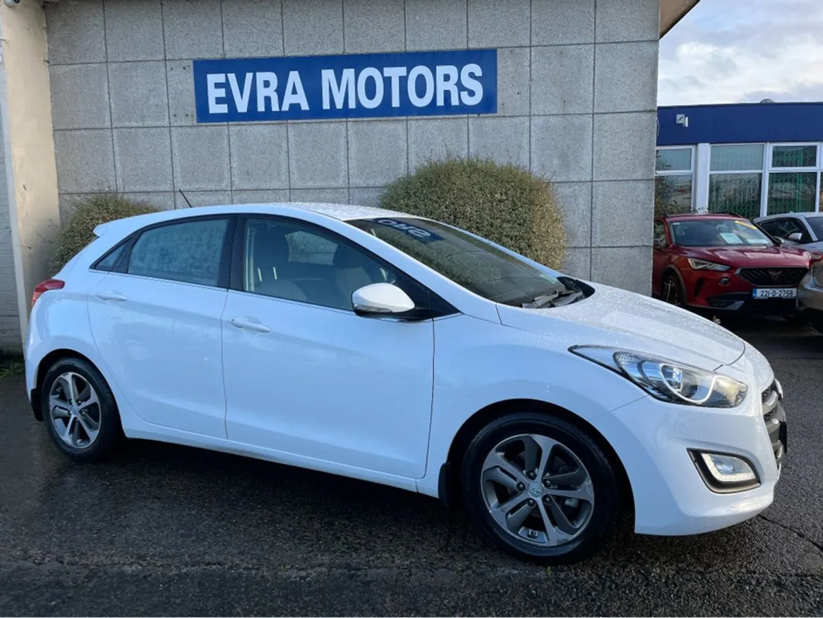 Hyundai i30 Deluxe 1.6 Diesel - Image 3