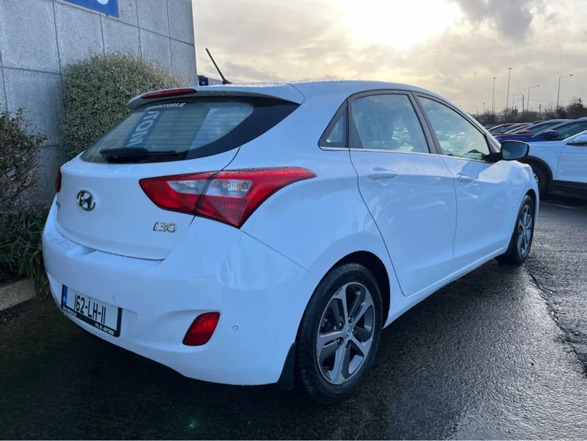 Hyundai i30 Deluxe 1.6 Diesel - Image 4
