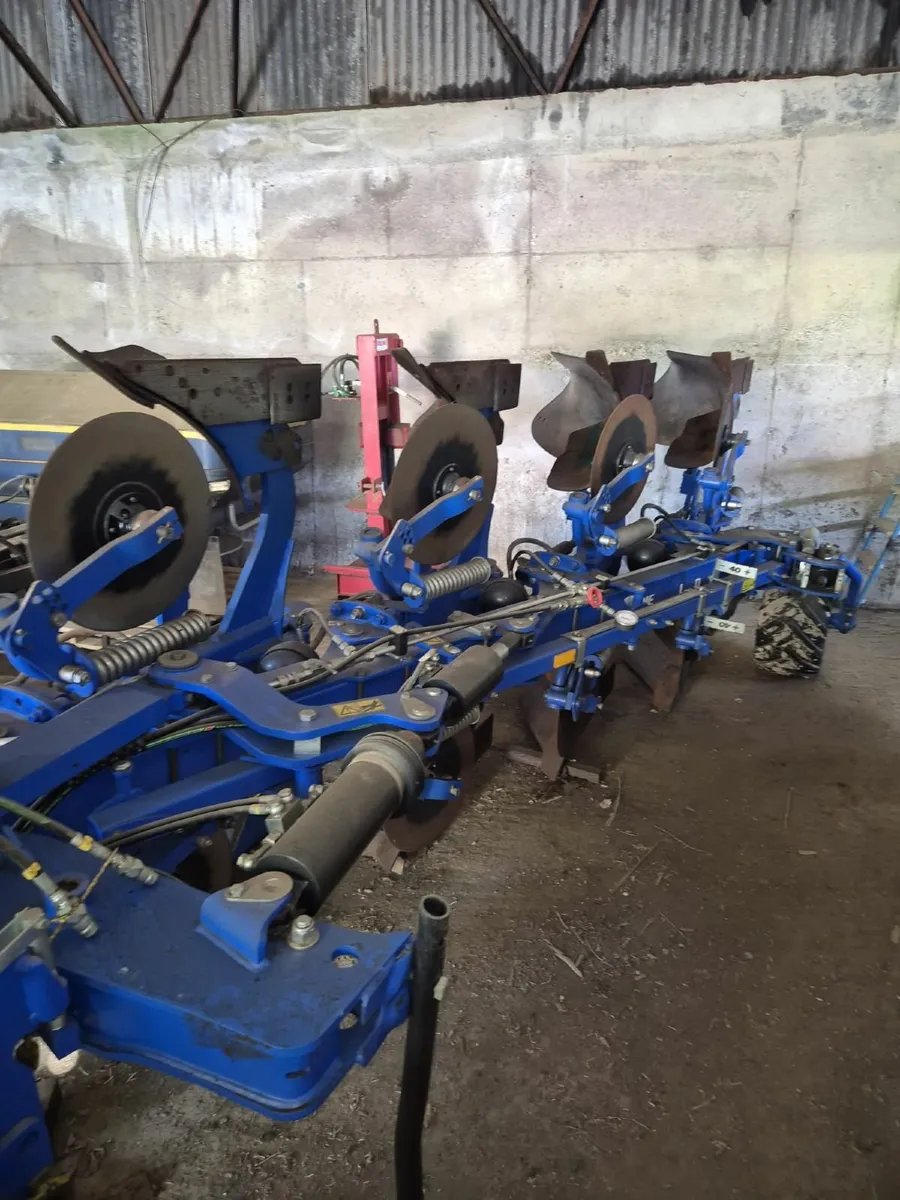 New Holland PHVH4 Reversible plough - Image 1