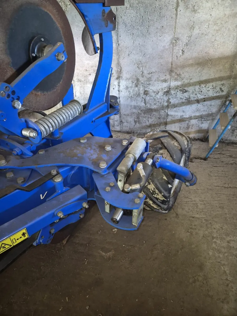 New Holland PHVH4 Reversible plough - Image 3