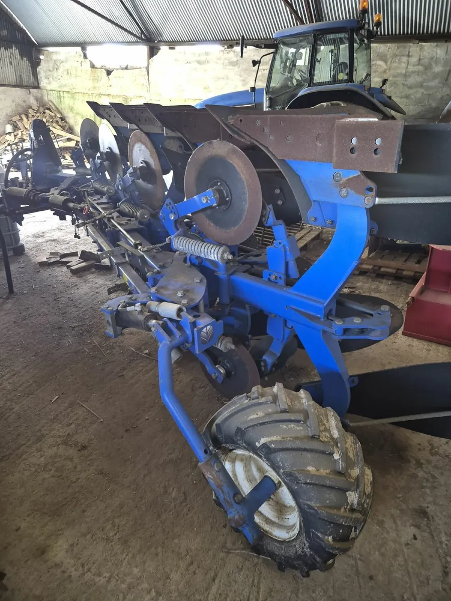 New Holland PHVH4 Reversible plough - Image 4