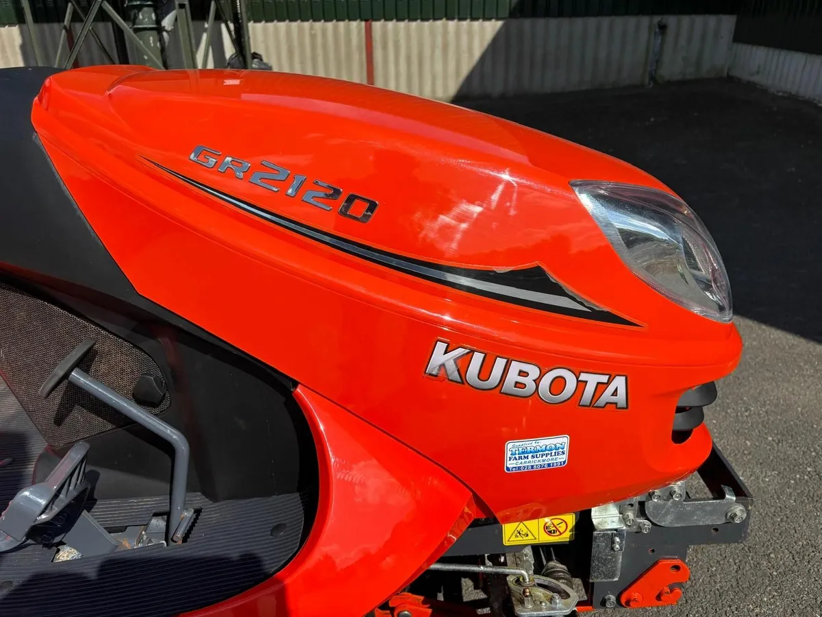 Kubota Ride on Lawnmower - Image 4