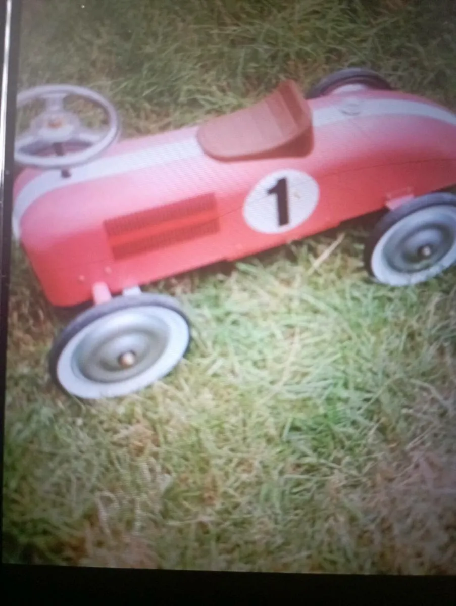 RED RIDE ON CHILD RACING CAR. - Image 1