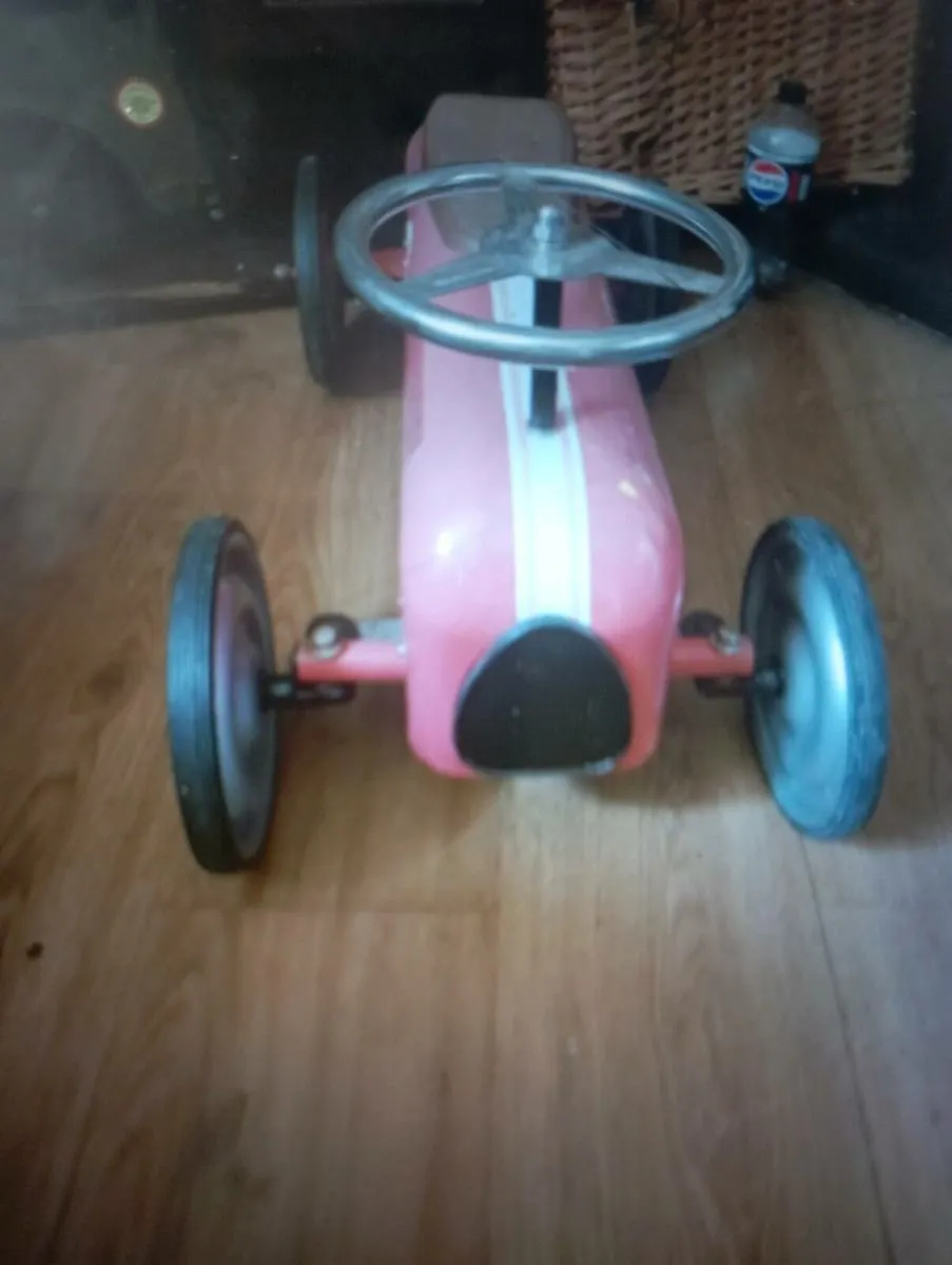 RED RIDE ON CHILD RACING CAR. - Image 3