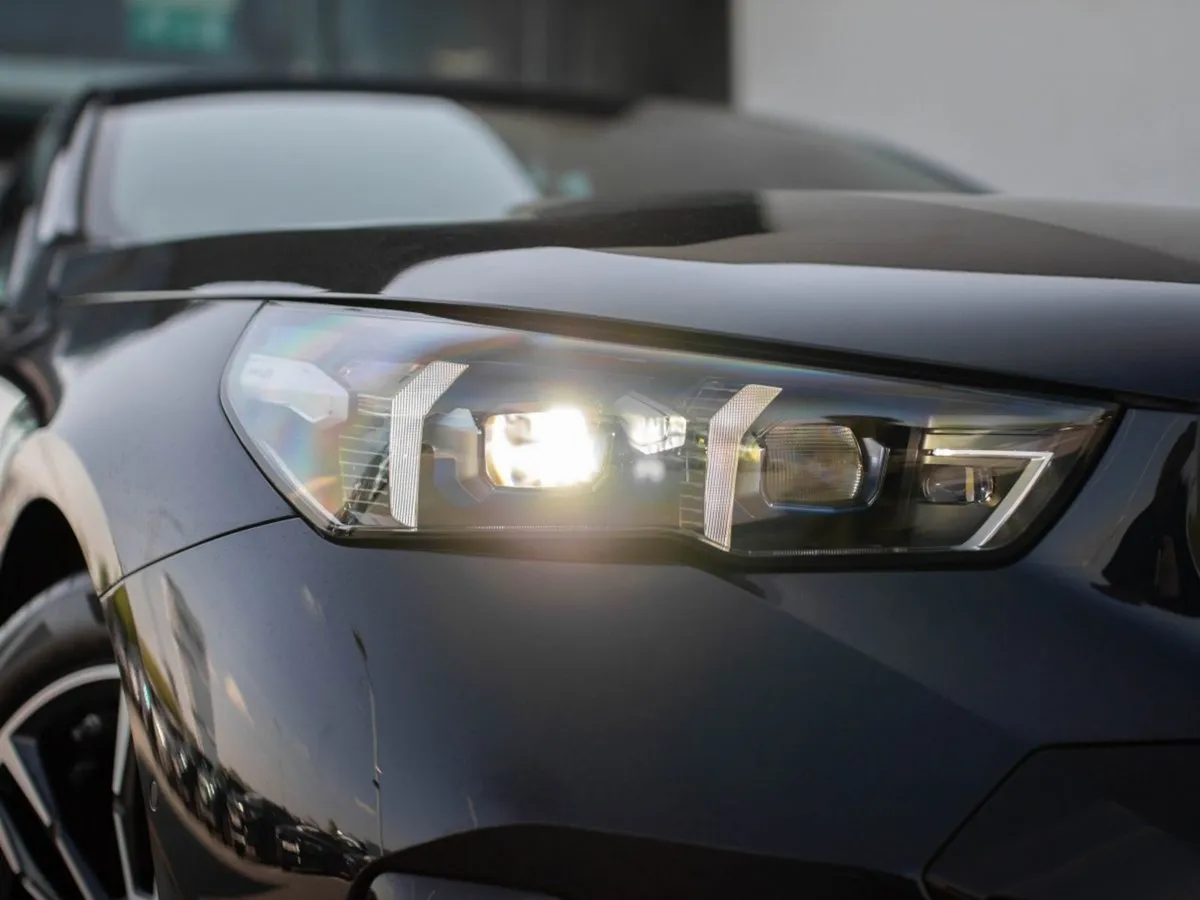 BMW 5 Series 530e M Sport Saloon - Image 3