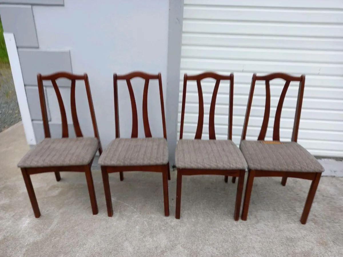 4 Dining Room Chairs - Image 1