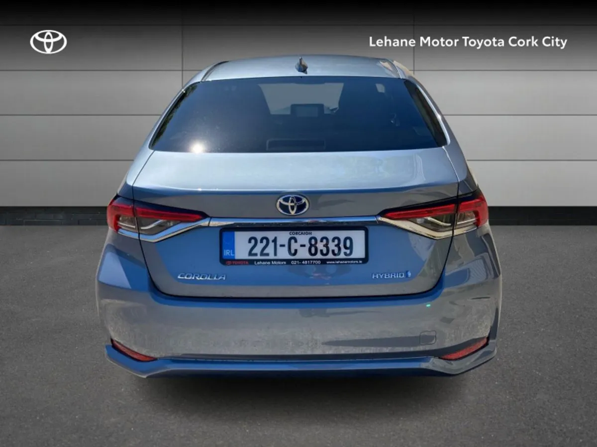 Toyota Corolla Hybrid Luna Sport Saloon - Image 2