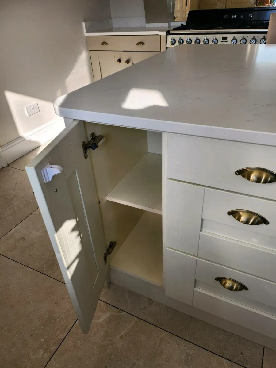 Kitchen Island and Quartz worktop - Image 4