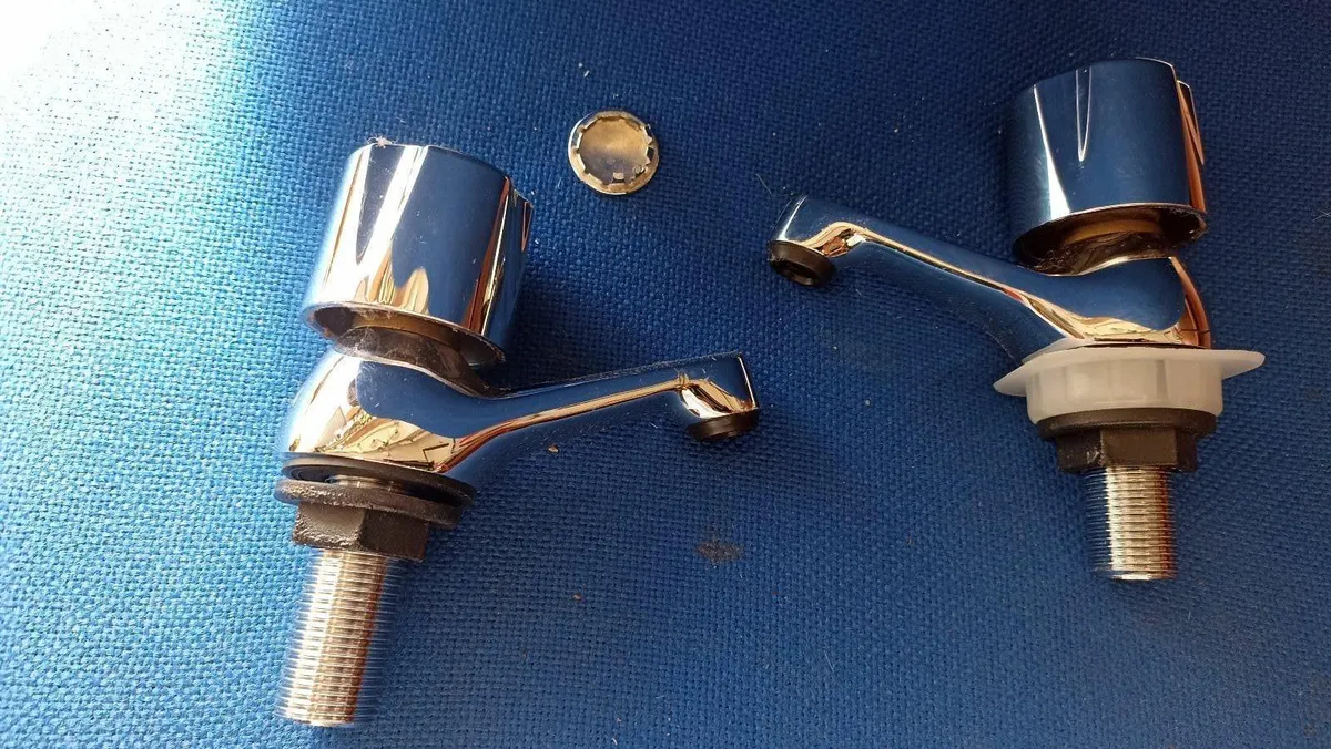 Pair of Wash Hand Basin Taps - Image 1