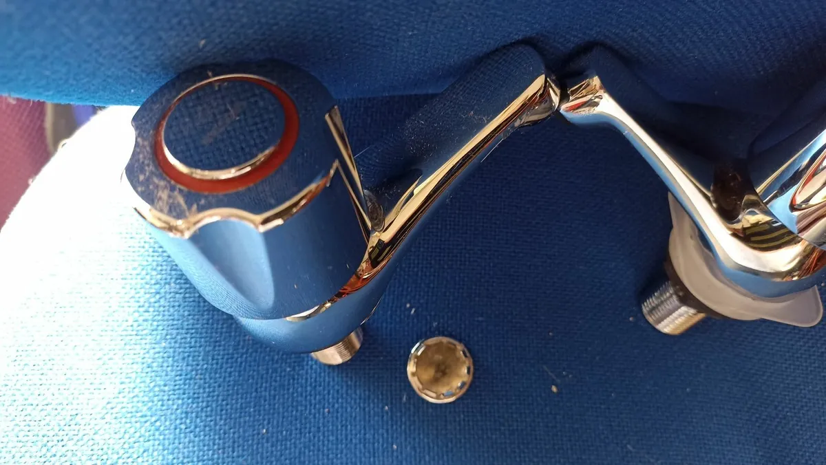 Pair of Wash Hand Basin Taps - Image 2