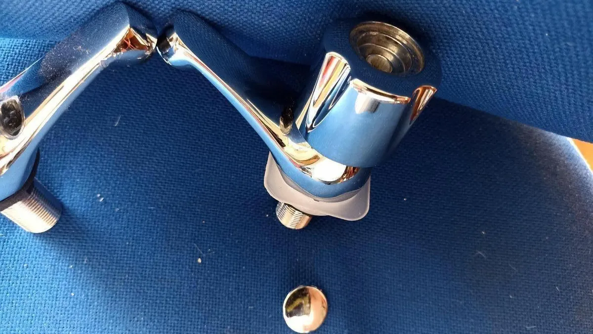 Pair of Wash Hand Basin Taps - Image 3