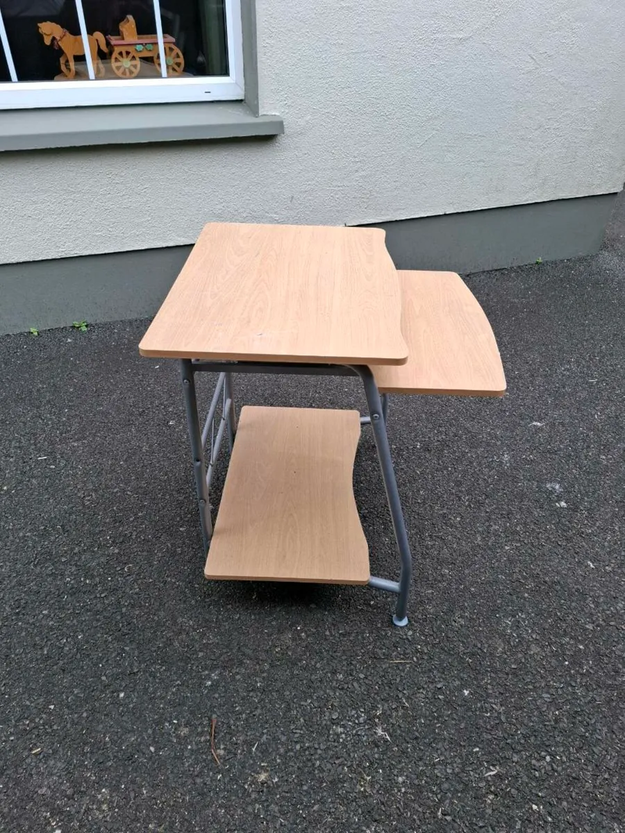 Free.  Computer table - Image 1