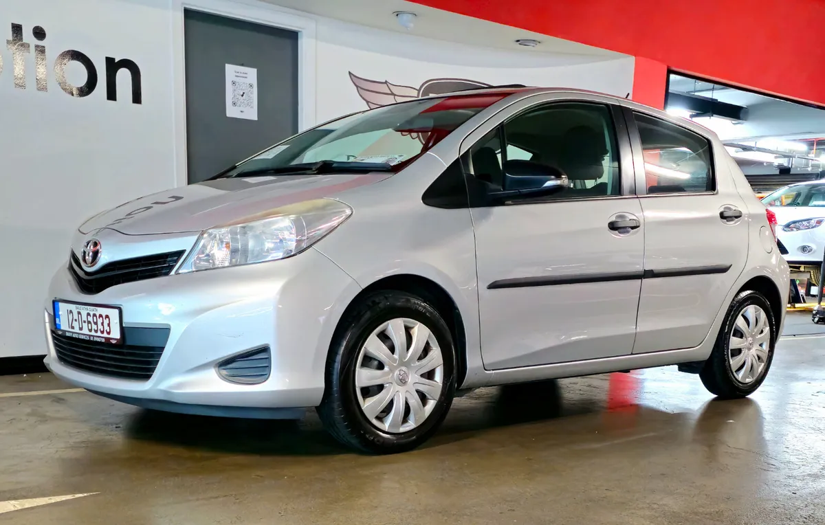 Toyota Yaris 2012. Sunroof. Great starter car - Image 4