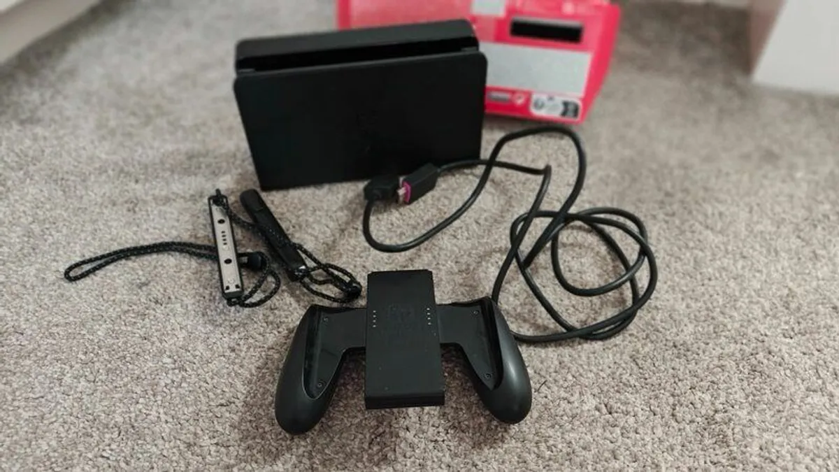 Nintendo Switch OLED plus Minecraft games - Image 3