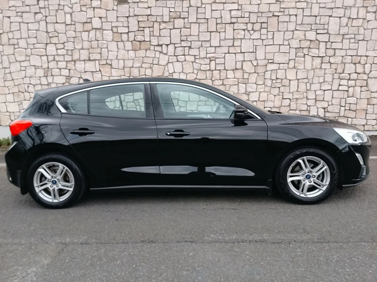 Ford Focus Zetec 5DR 1.5tdci 125PS 6SPD 4 - Image 2