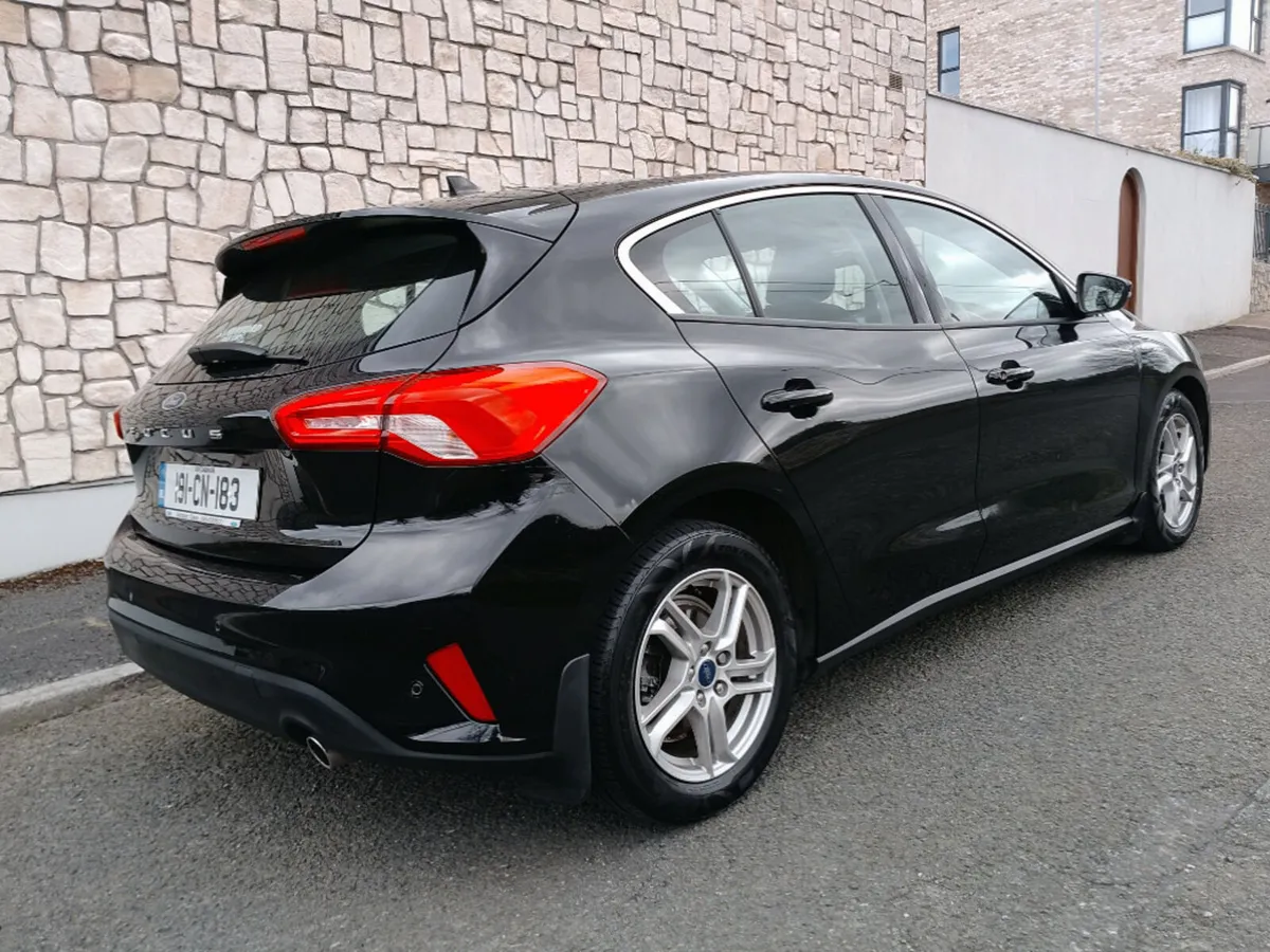 Ford Focus Zetec 5DR 1.5tdci 125PS 6SPD 4 - Image 3