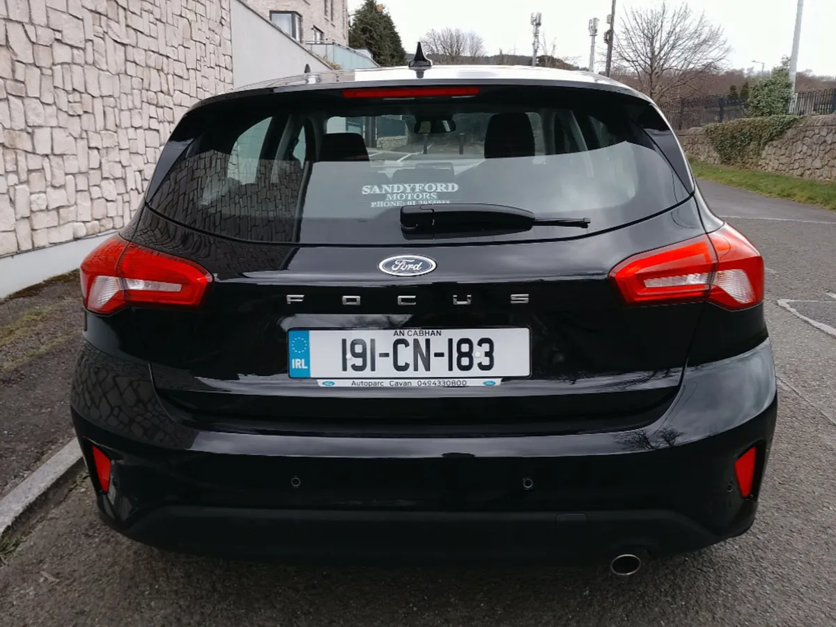 Ford Focus Zetec 5DR 1.5tdci 125PS 6SPD 4 - Image 4