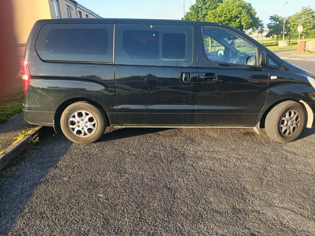 8 Seater Car - Image 3