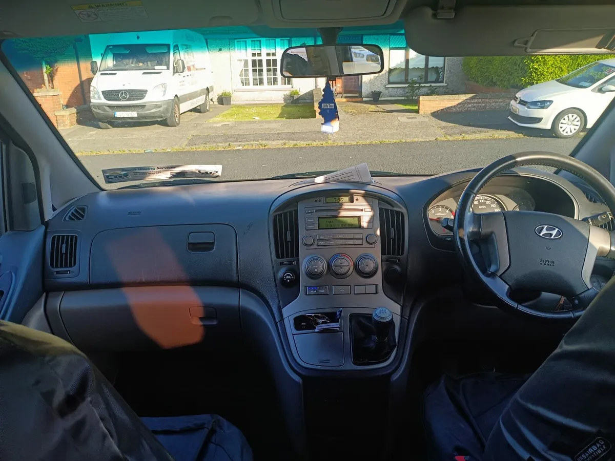 8 Seater Car - Image 4