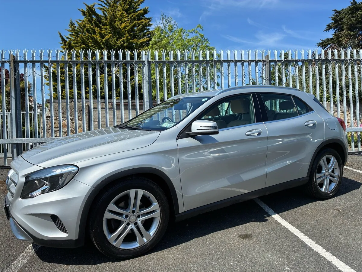 2014 MERCEDES GLA URBAN AUTO LOW KMS - Image 1