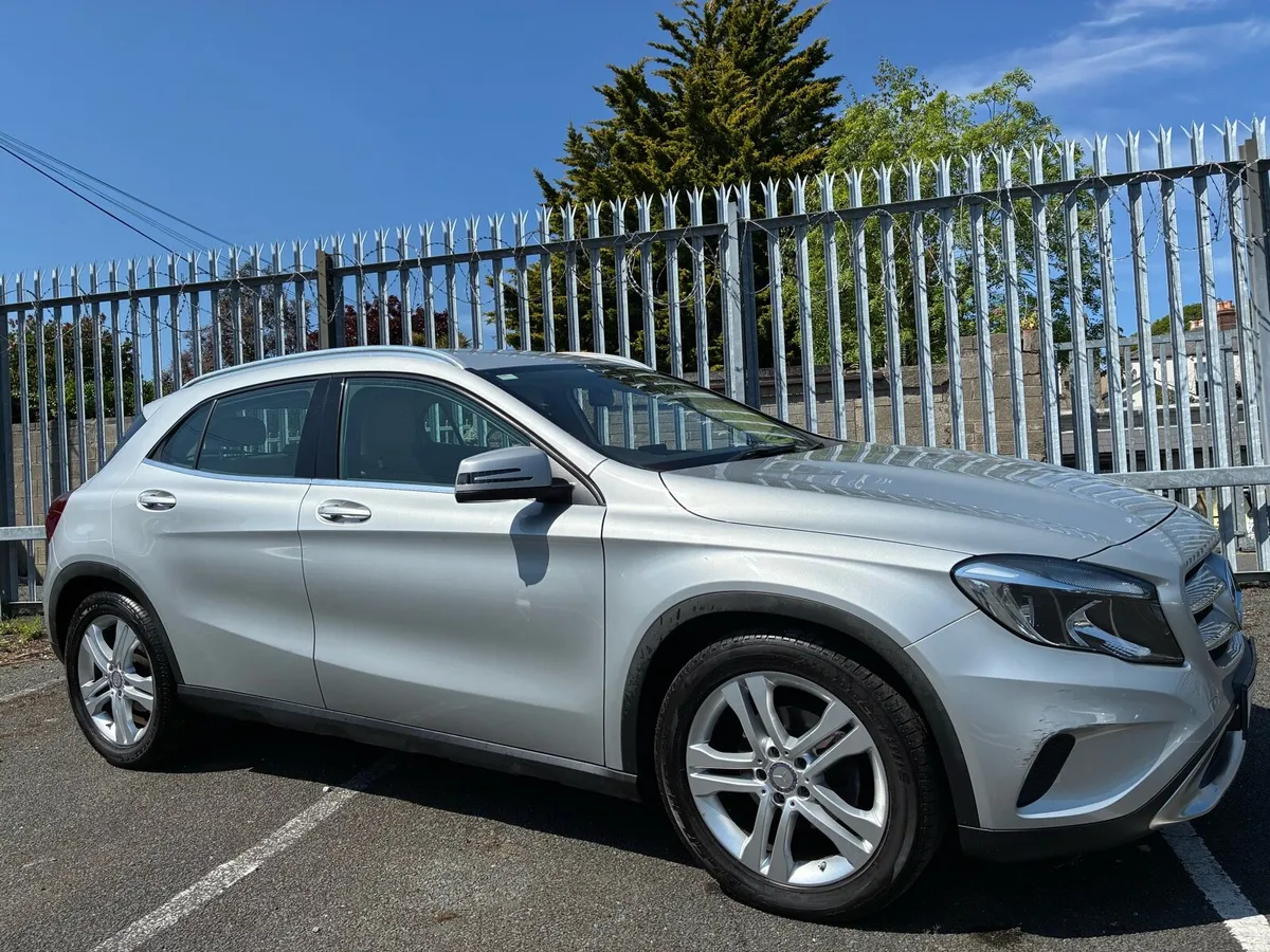 2014 MERCEDES GLA URBAN AUTO LOW KMS - Image 2