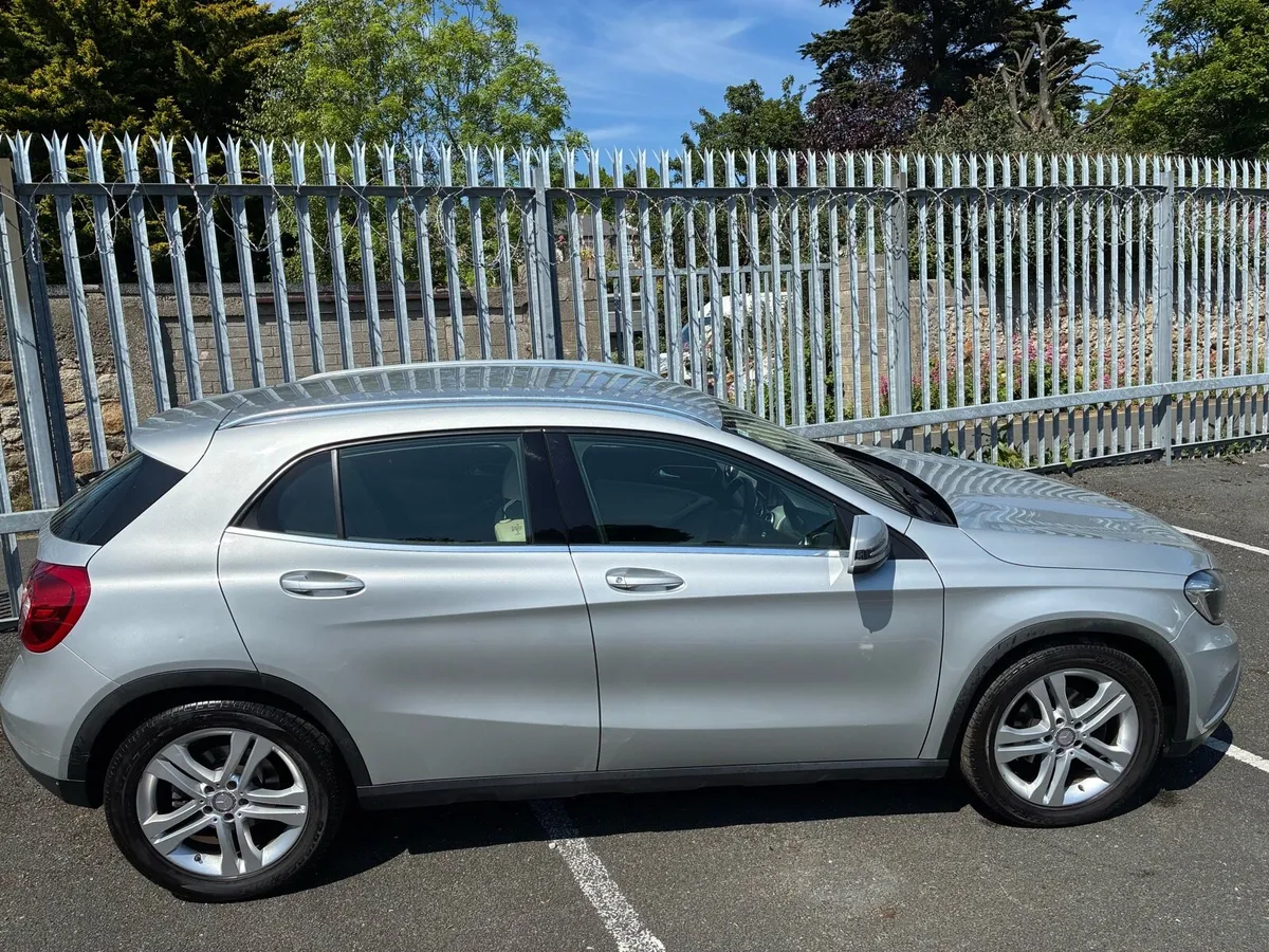 2014 MERCEDES GLA URBAN AUTO LOW KMS - Image 4