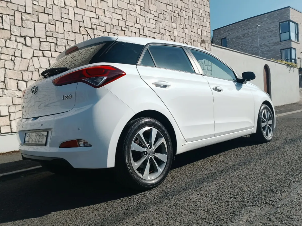 Hyundai i20 Deluxe 5DR - Image 3