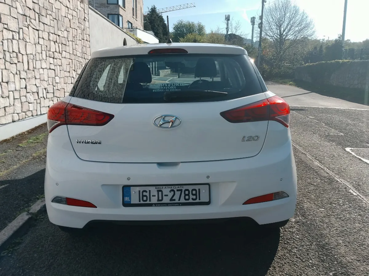 Hyundai i20 Deluxe 5DR - Image 4