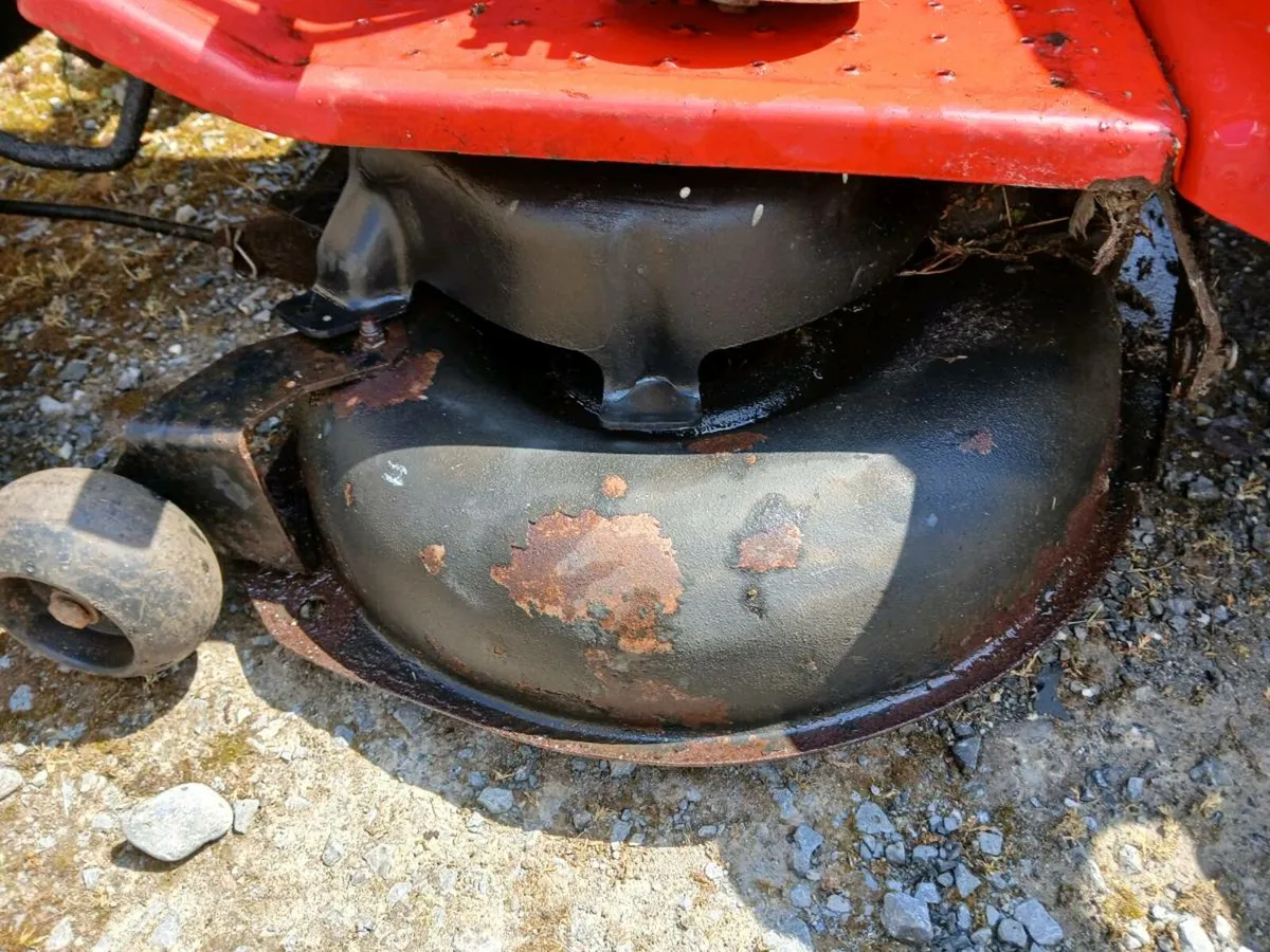 Tractor lawnmower - Image 1