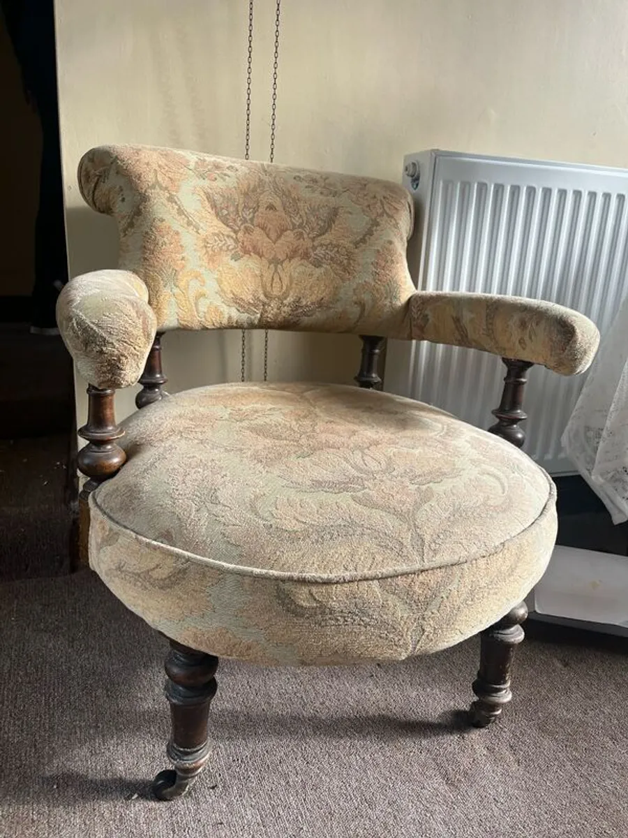 Victorian Chez lounge and arm chair set - Image 4