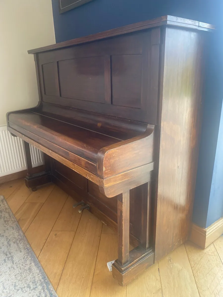 Piano - Image 1