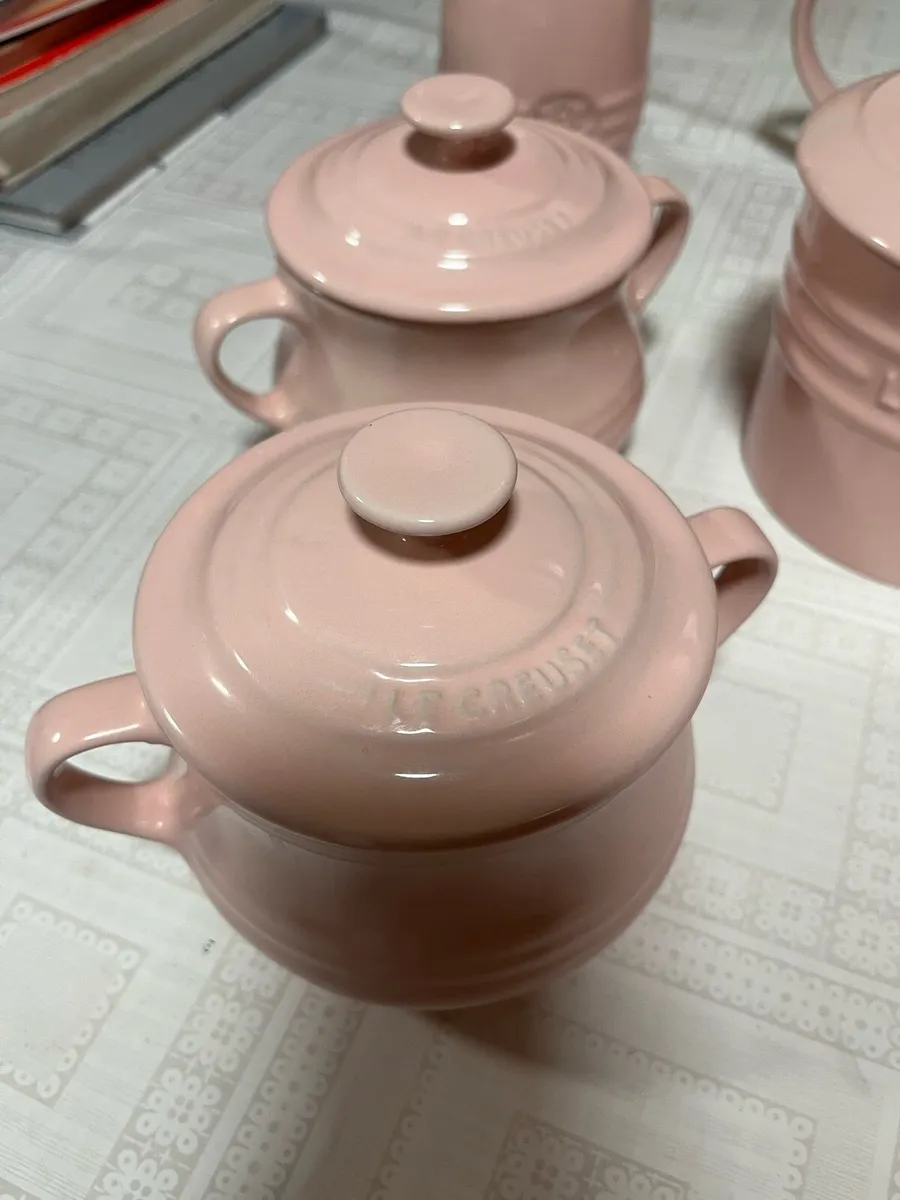 Le Creuset Mixed Lot. Kitchenware. - Image 2