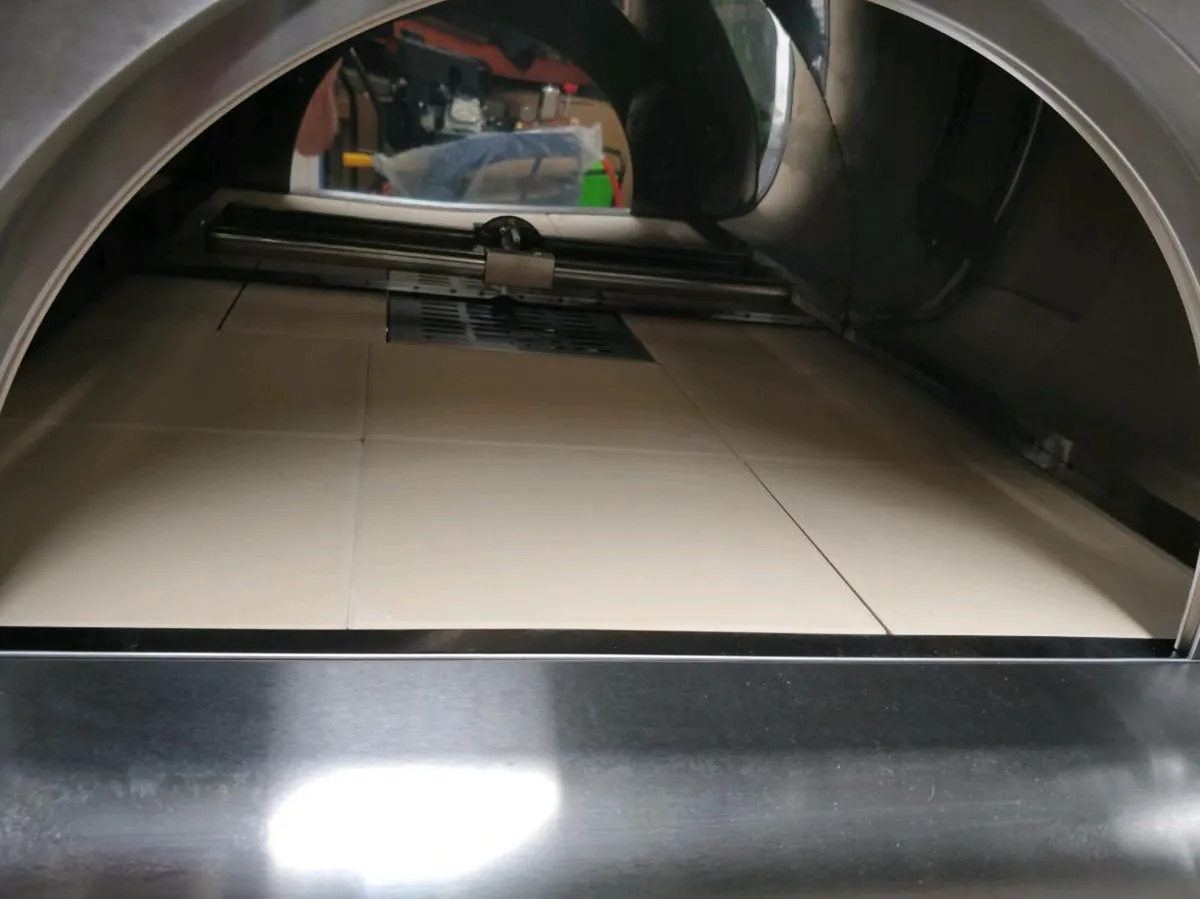 Dual Fuel Gas & Wood fired Pizza Oven - Image 3