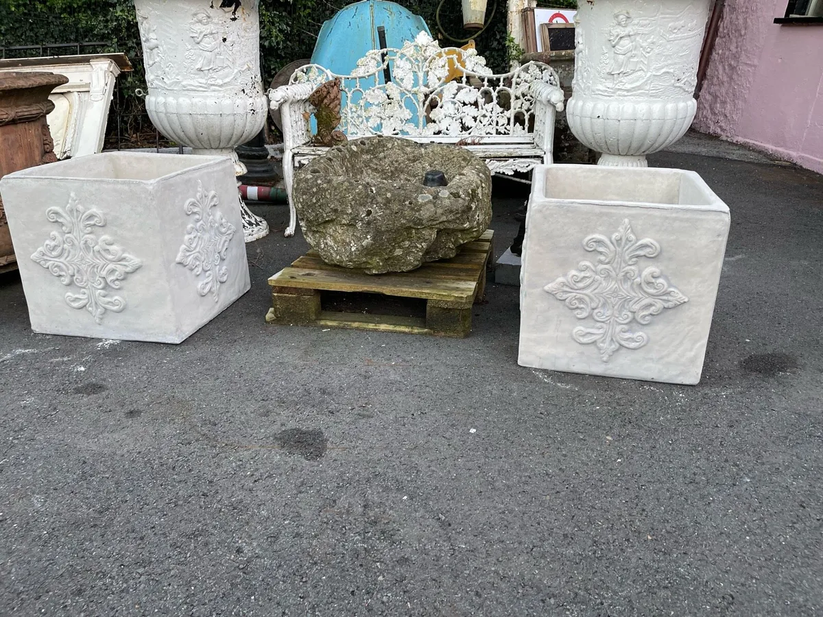 Large pair of planters - Image 1