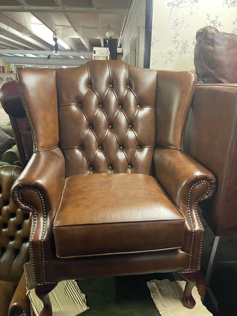 Tan leather chesterfield queen Ann - Image 1