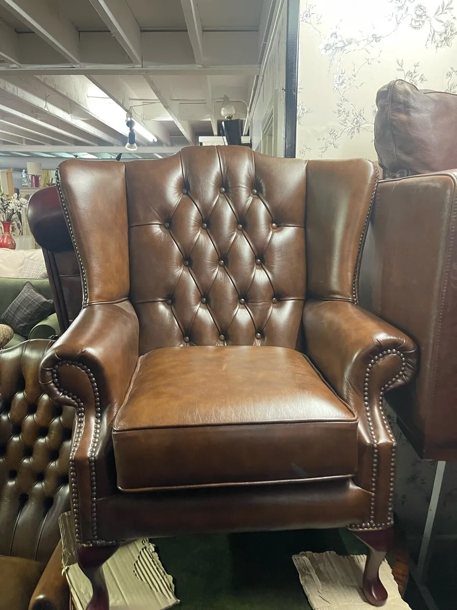 Tan leather chesterfield queen Ann - Image 2